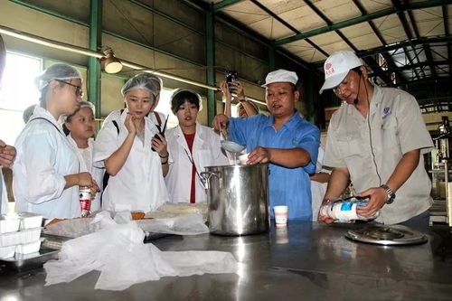 我的天 这么多小鲜肉来生活公司食品厂干啥